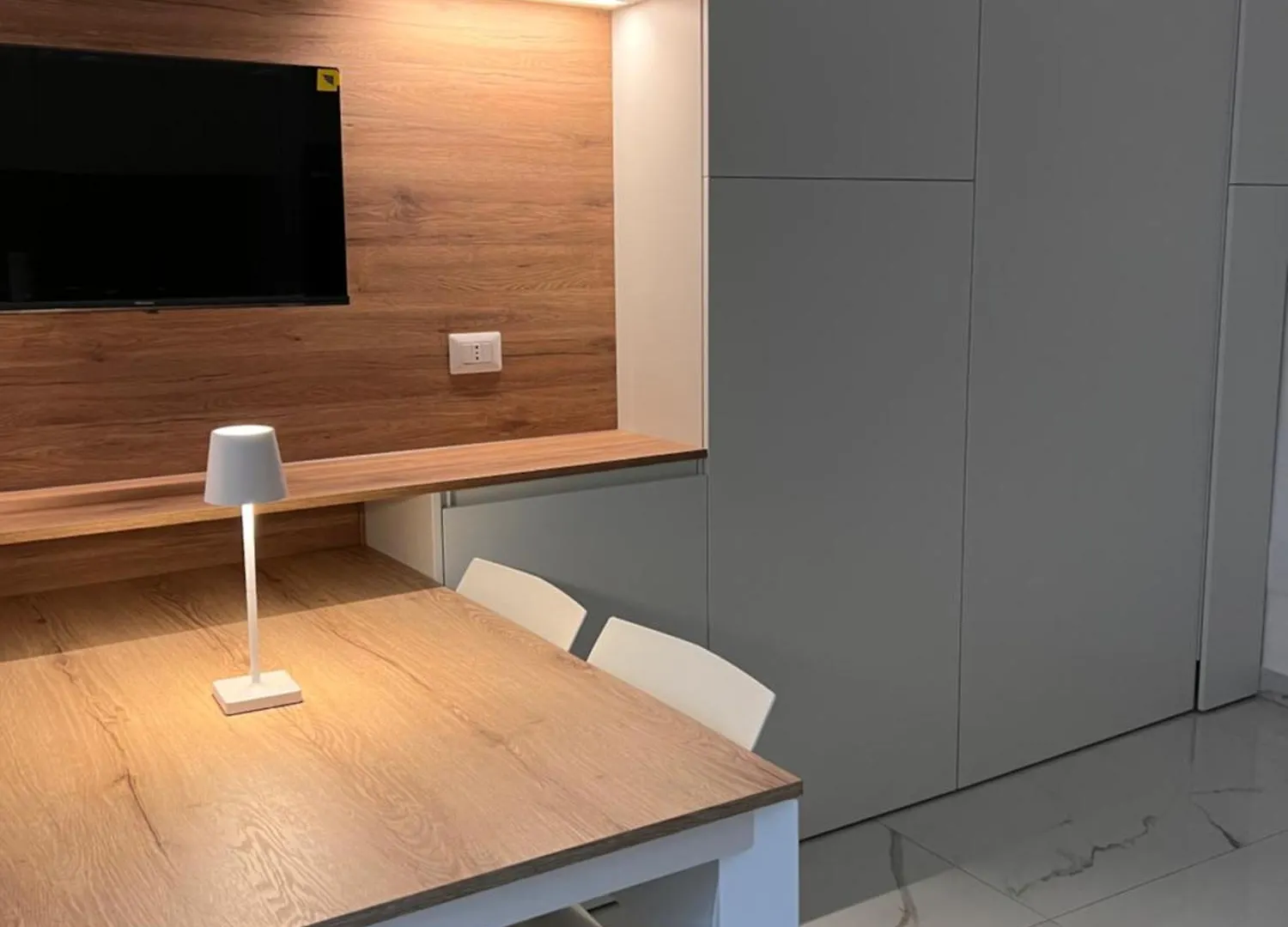 Duel Smart Home Toledo Naples Apartment